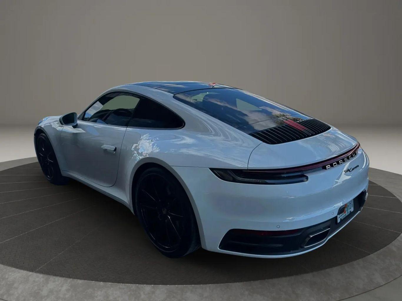 Porsche 911 Carrera Coupe 2D - Thumbnail 8