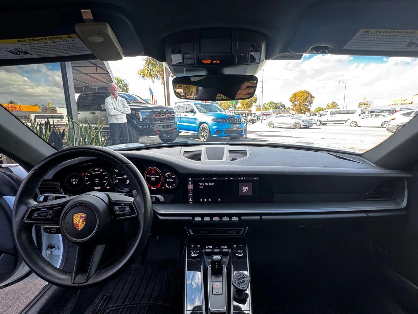 Porsche 911 Carrera Coupe 2D - Thumbnail 20