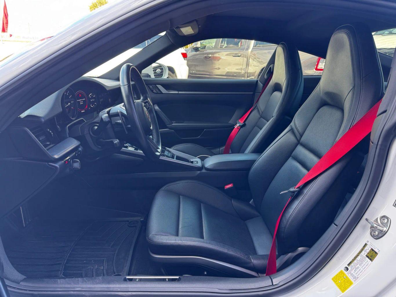 Porsche 911 Carrera Coupe 2D - Thumbnail 13