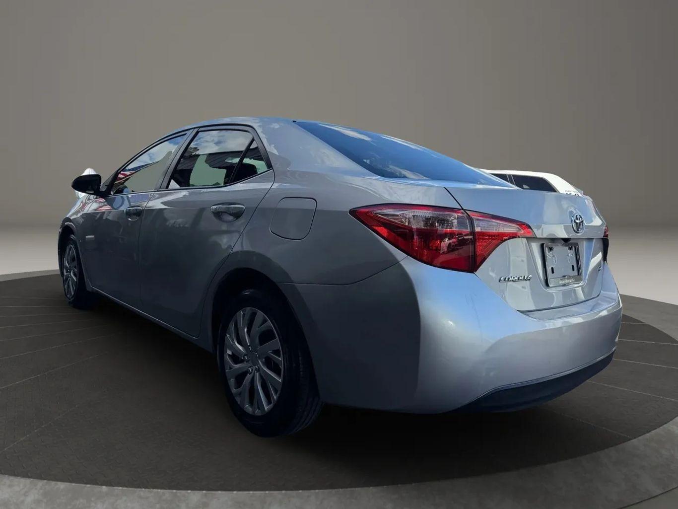 Toyota Corolla Se Sedan 4D - Thumbnail 9