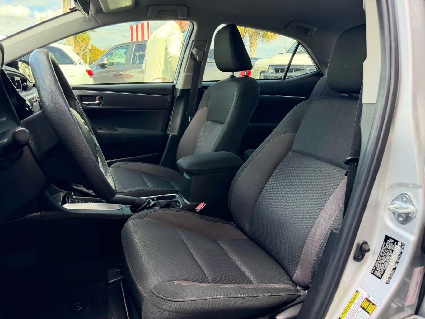 Toyota Corolla Se Sedan 4D - Thumbnail 17