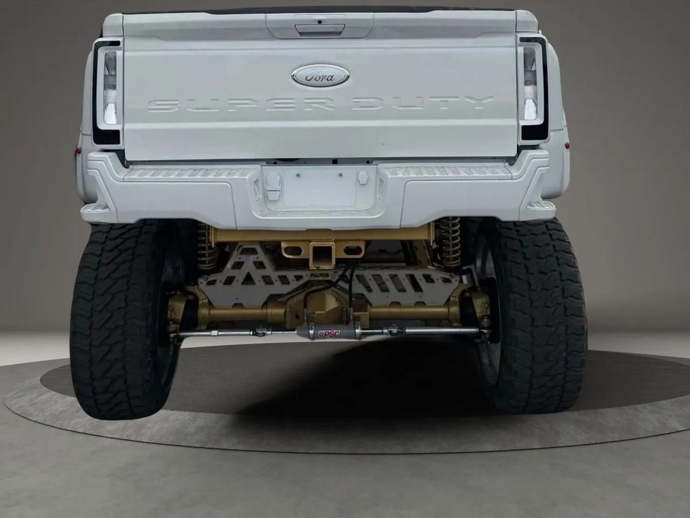 Ford F550 Super Duty Crew Cab & Chassis Lariat W/203" Wb Cab & Chassis 4D - Thumbnail 8