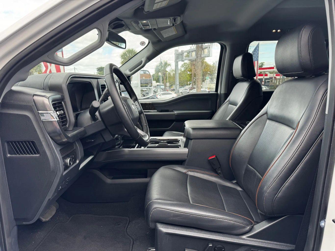 Ford F550 Super Duty Crew Cab & Chassis Lariat W/203" Wb Cab & Chassis 4D - Thumbnail 11