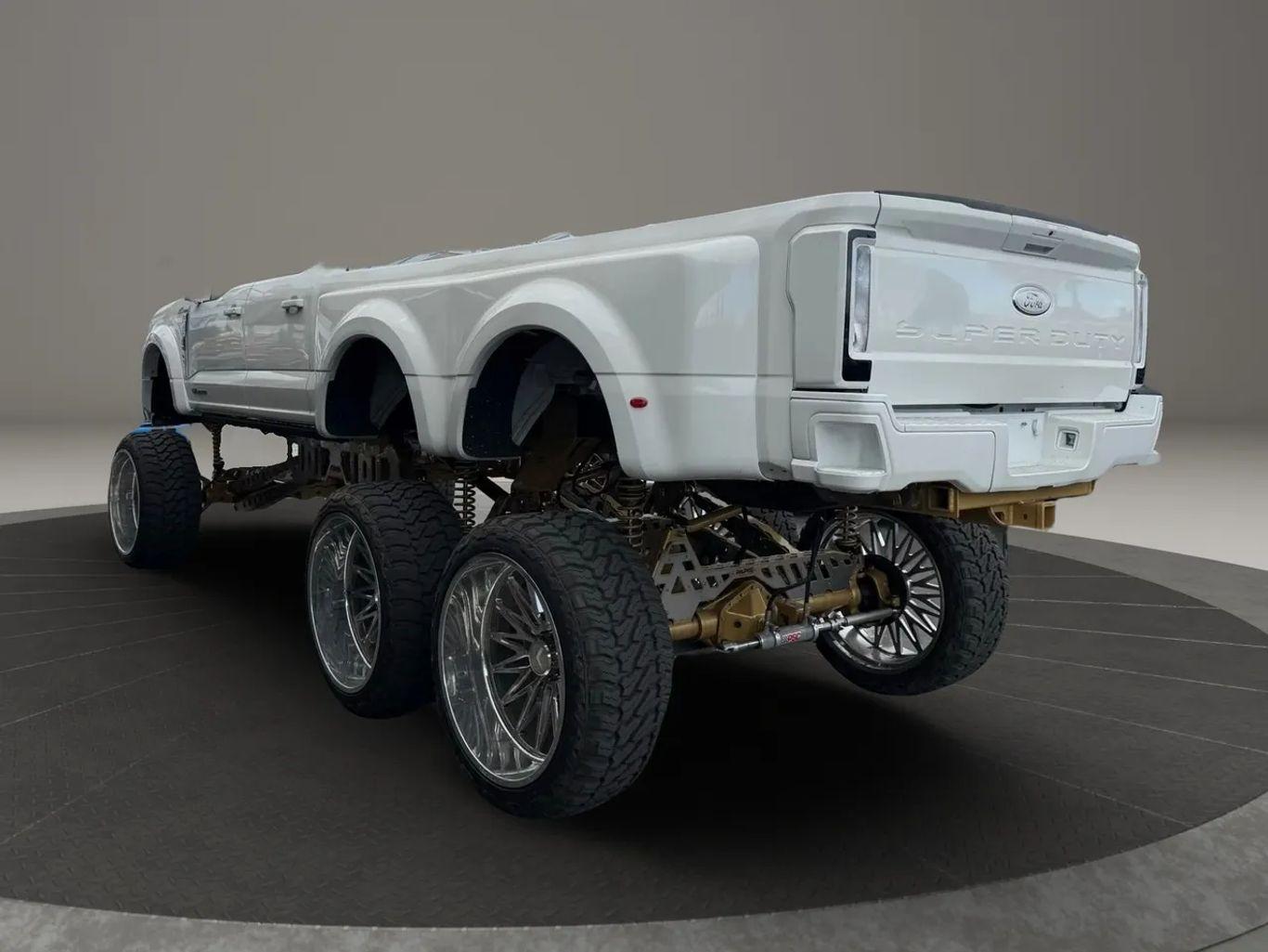 Ford F550 Super Duty Crew Cab & Chassis Lariat W/203" Wb Cab & Chassis 4D - Thumbnail 7