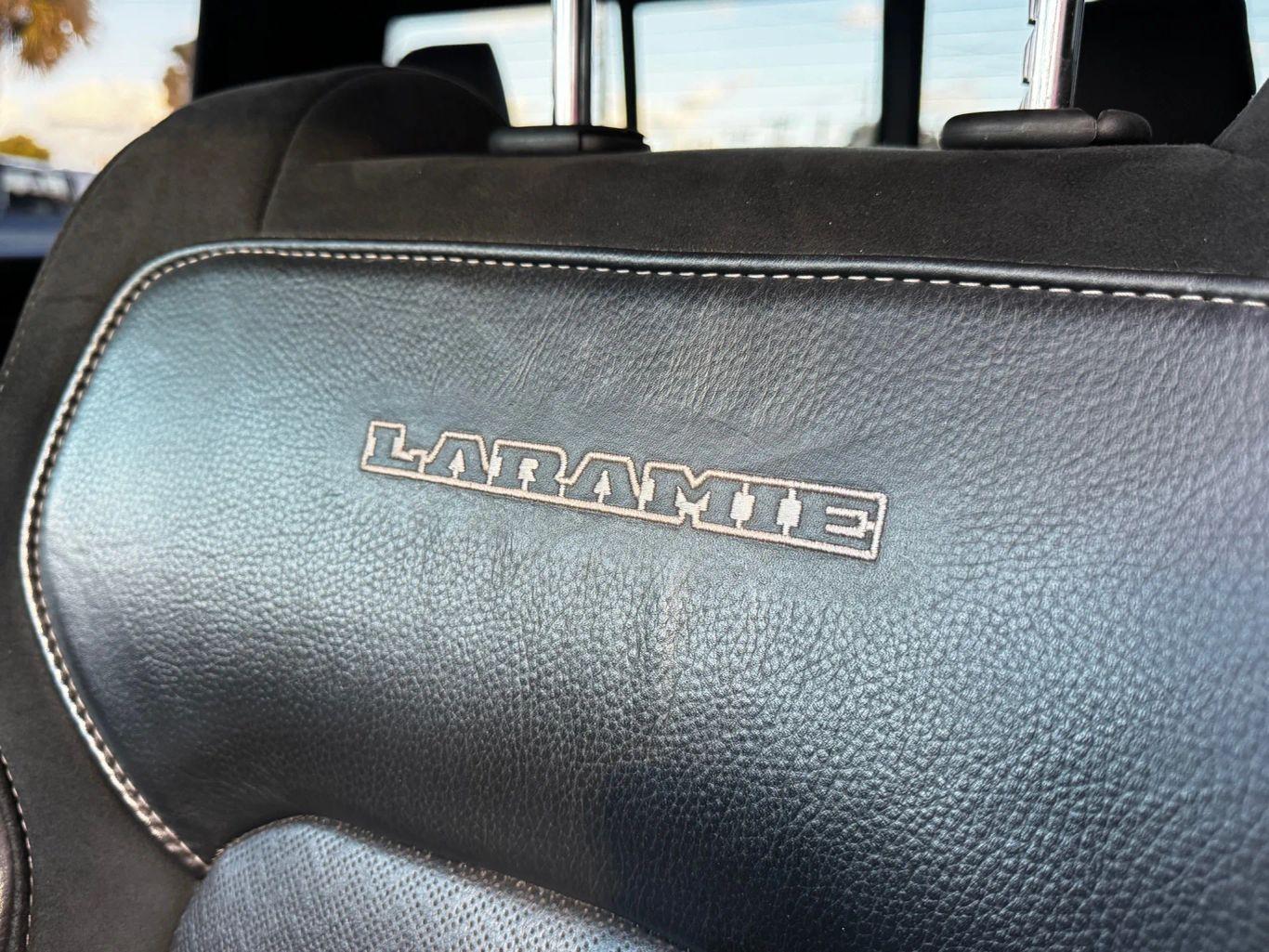 Ram 1500 Crew Cab Laramie Pickup 4D 5 1/2 Ft - Thumbnail 16