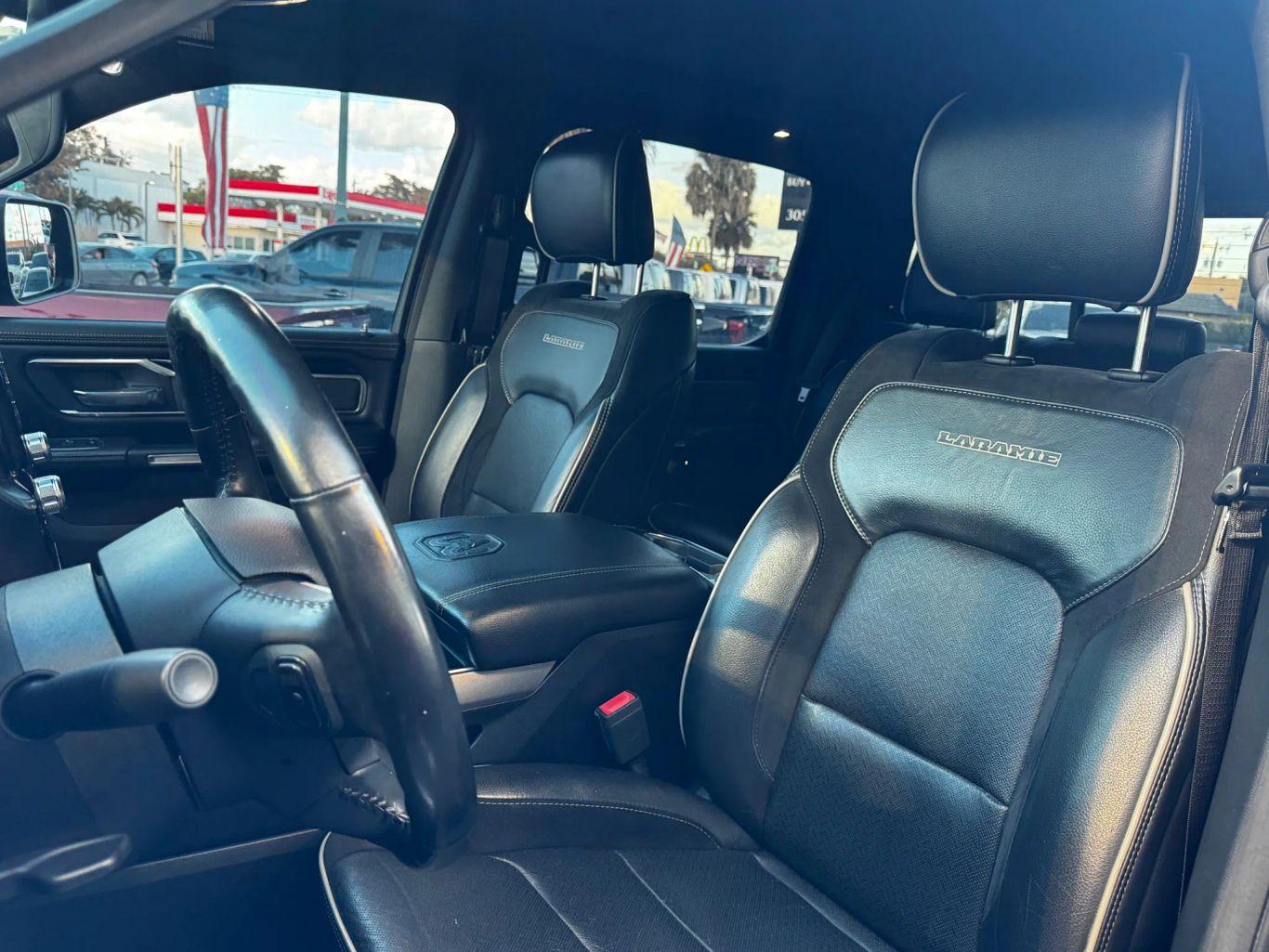 Ram 1500 Crew Cab Laramie Pickup 4D 5 1/2 Ft - Thumbnail 14