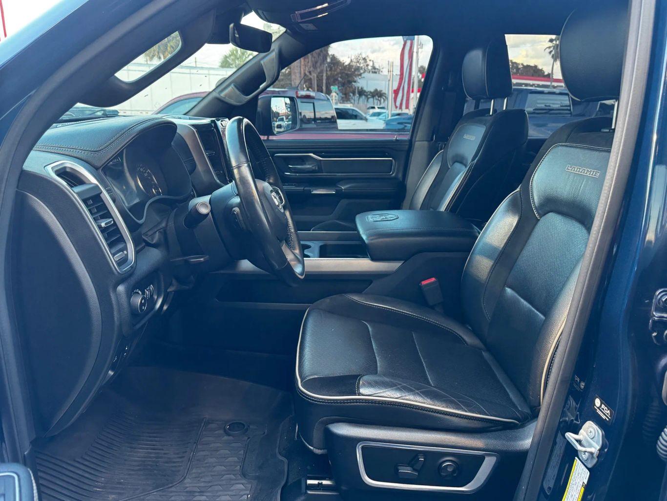 Ram 1500 Crew Cab Laramie Pickup 4D 5 1/2 Ft - Thumbnail 12