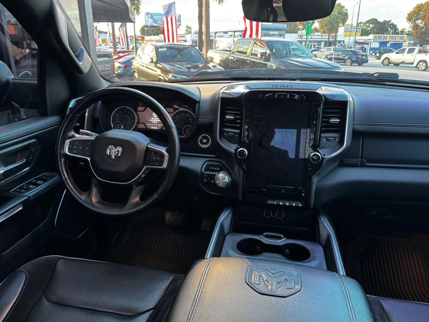 Ram 1500 Crew Cab Laramie Pickup 4D 5 1/2 Ft - Thumbnail 19