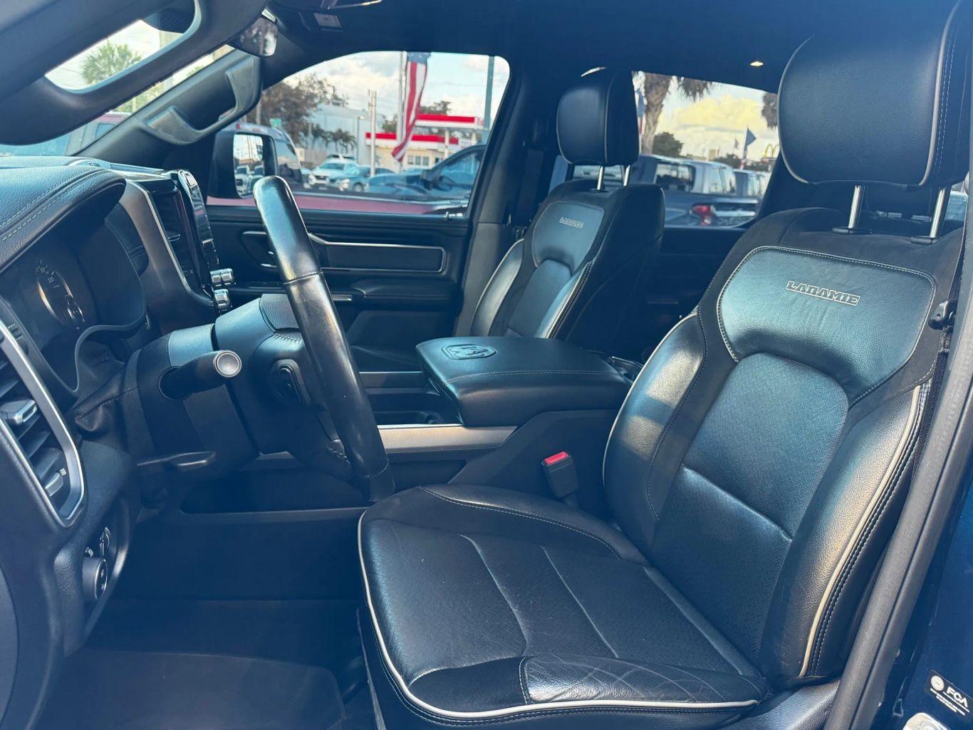 Ram 1500 Crew Cab Laramie Pickup 4D 5 1/2 Ft - Thumbnail 13