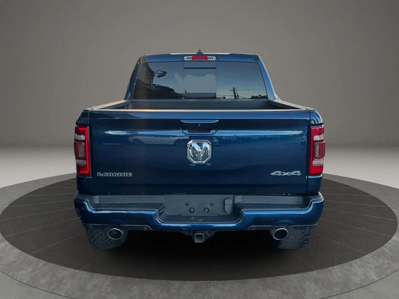 Ram 1500 Crew Cab Laramie Pickup 4D 5 1/2 Ft - Thumbnail 9