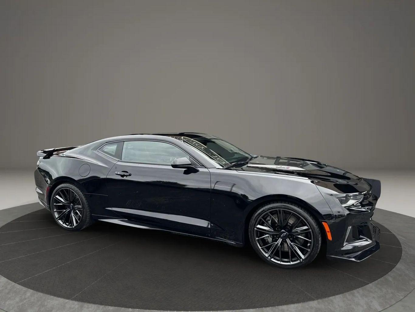 Chevrolet Camaro Zl1 Coupe 2D - Thumbnail 3