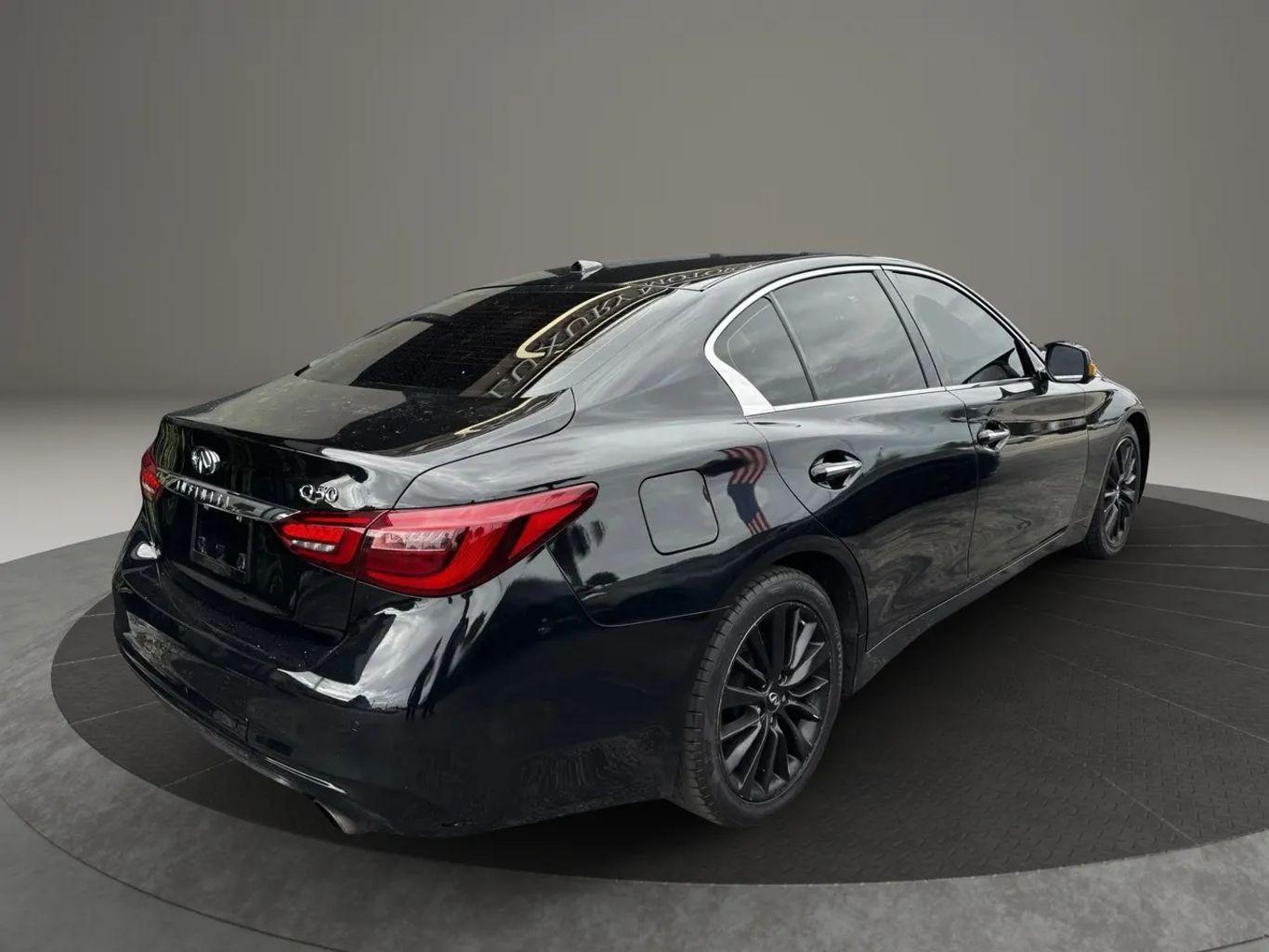 Infiniti Q50 3.0T Luxe Sedan 4D - Thumbnail 10