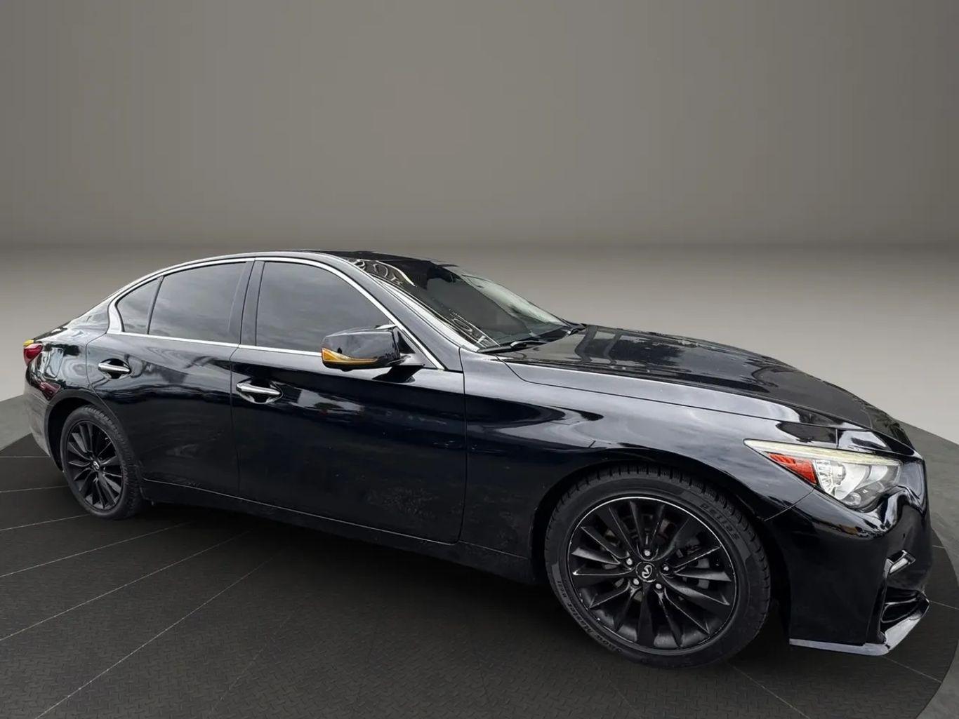 Infiniti Q50 3.0T Luxe Sedan 4D - Thumbnail 3