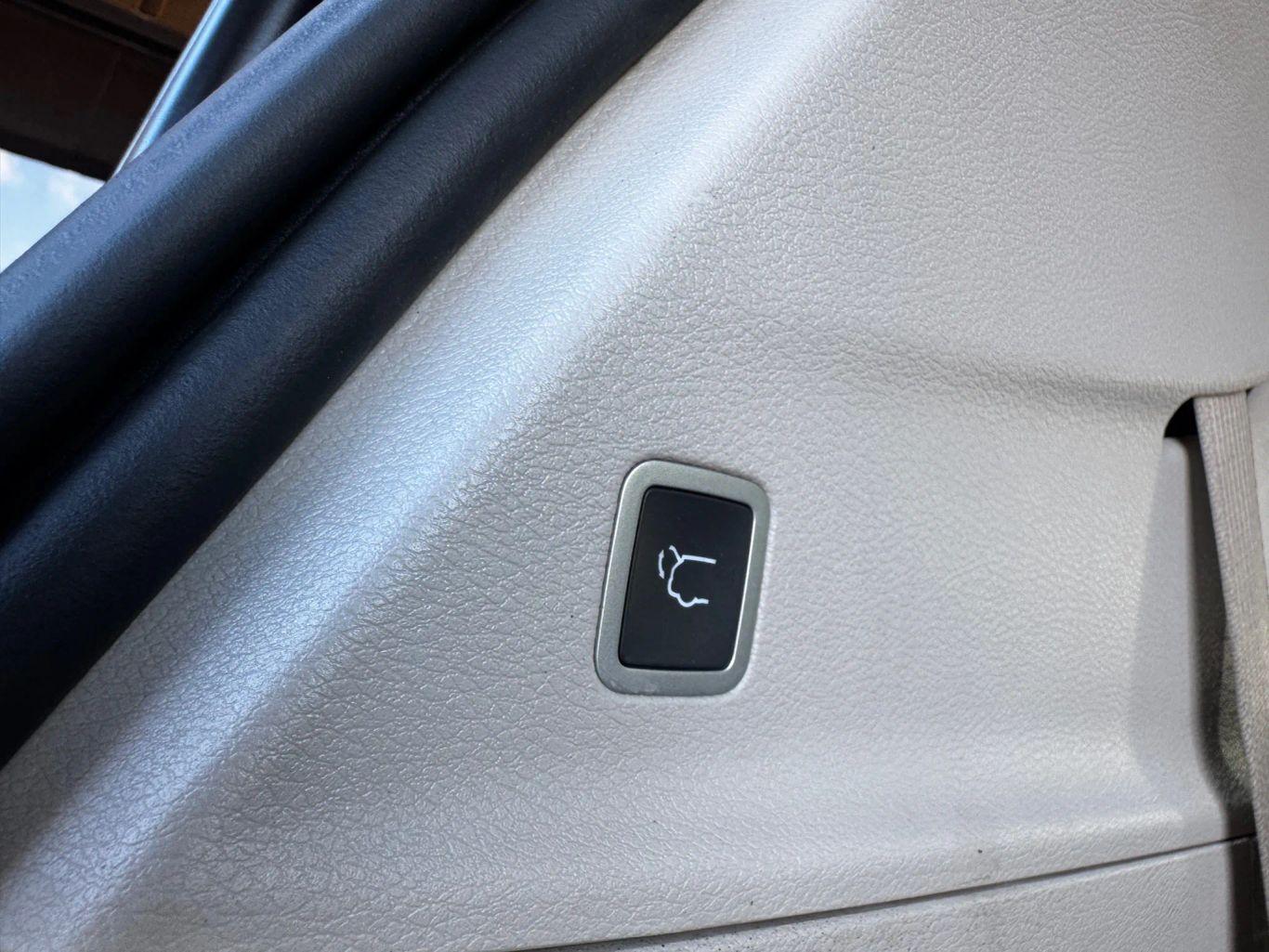 Chrysler Voyager Lx Van 4D - Thumbnail 10