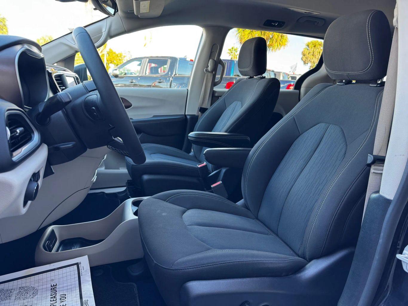 Chrysler Voyager Lx Van 4D - Thumbnail 14