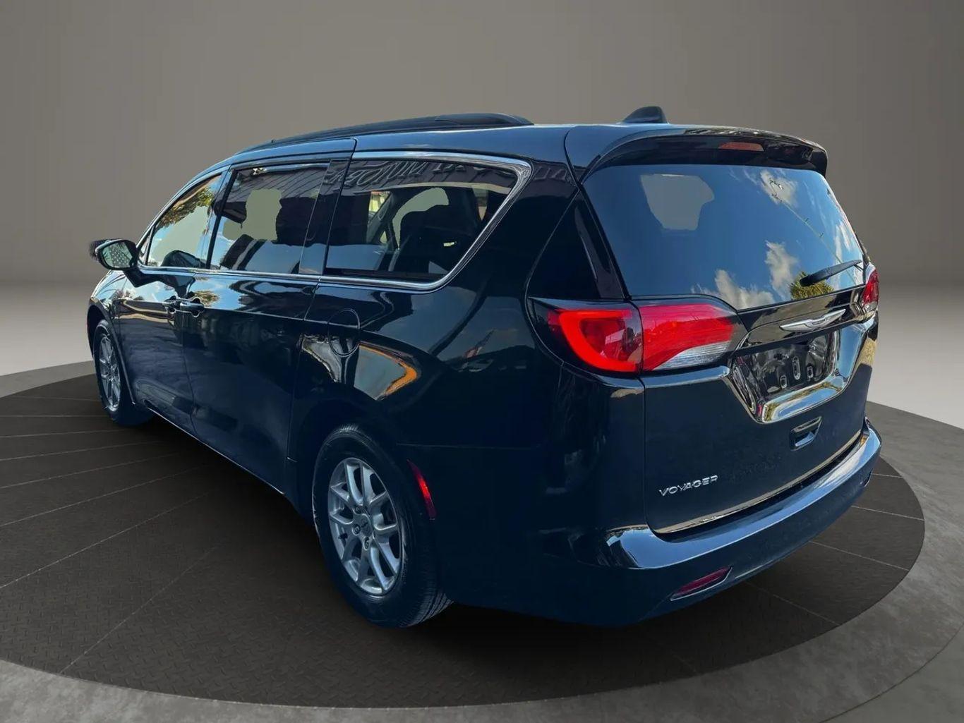 Chrysler Voyager Lx Van 4D - Thumbnail 6