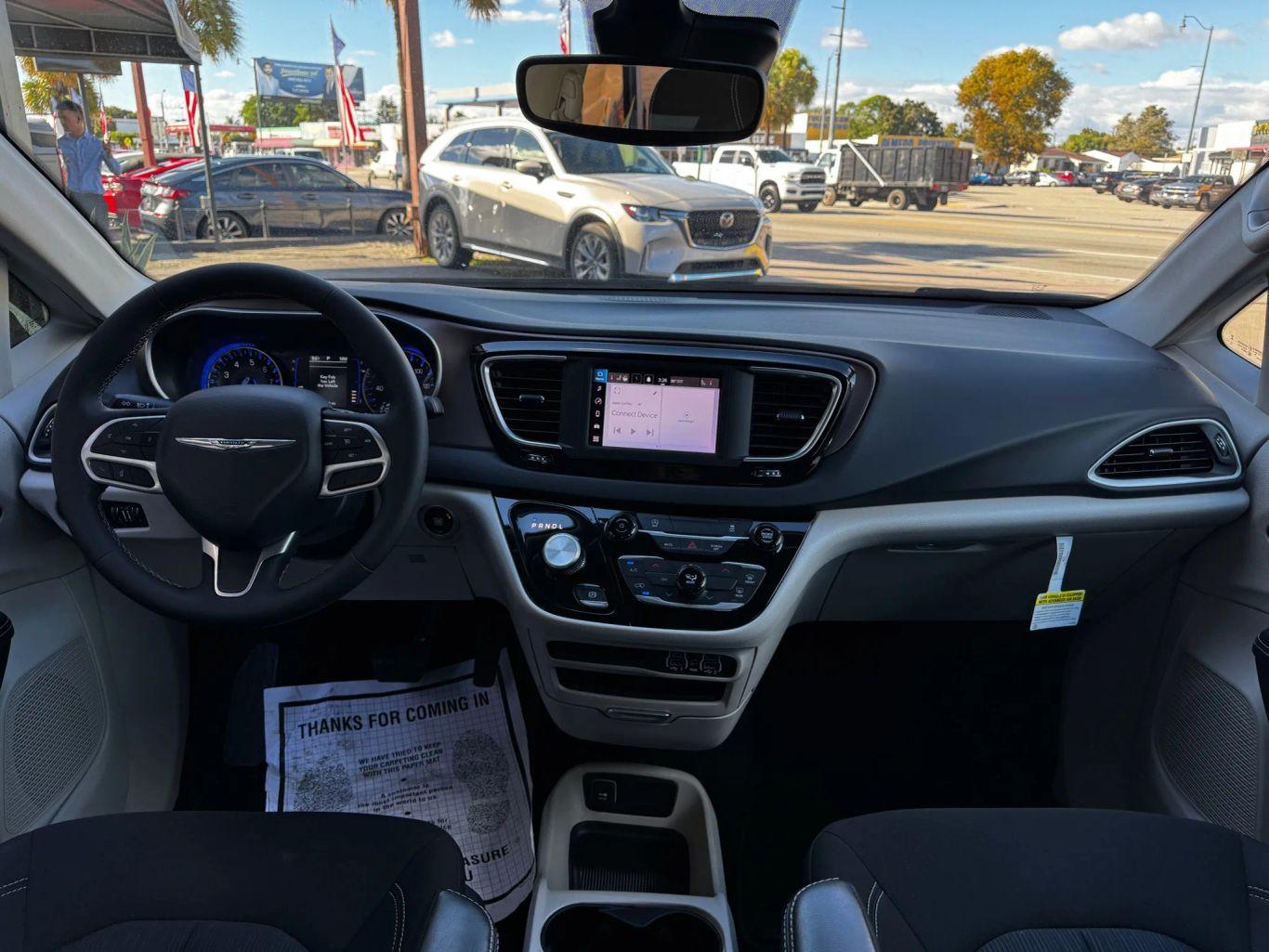 Chrysler Voyager Lx Van 4D - Thumbnail 20