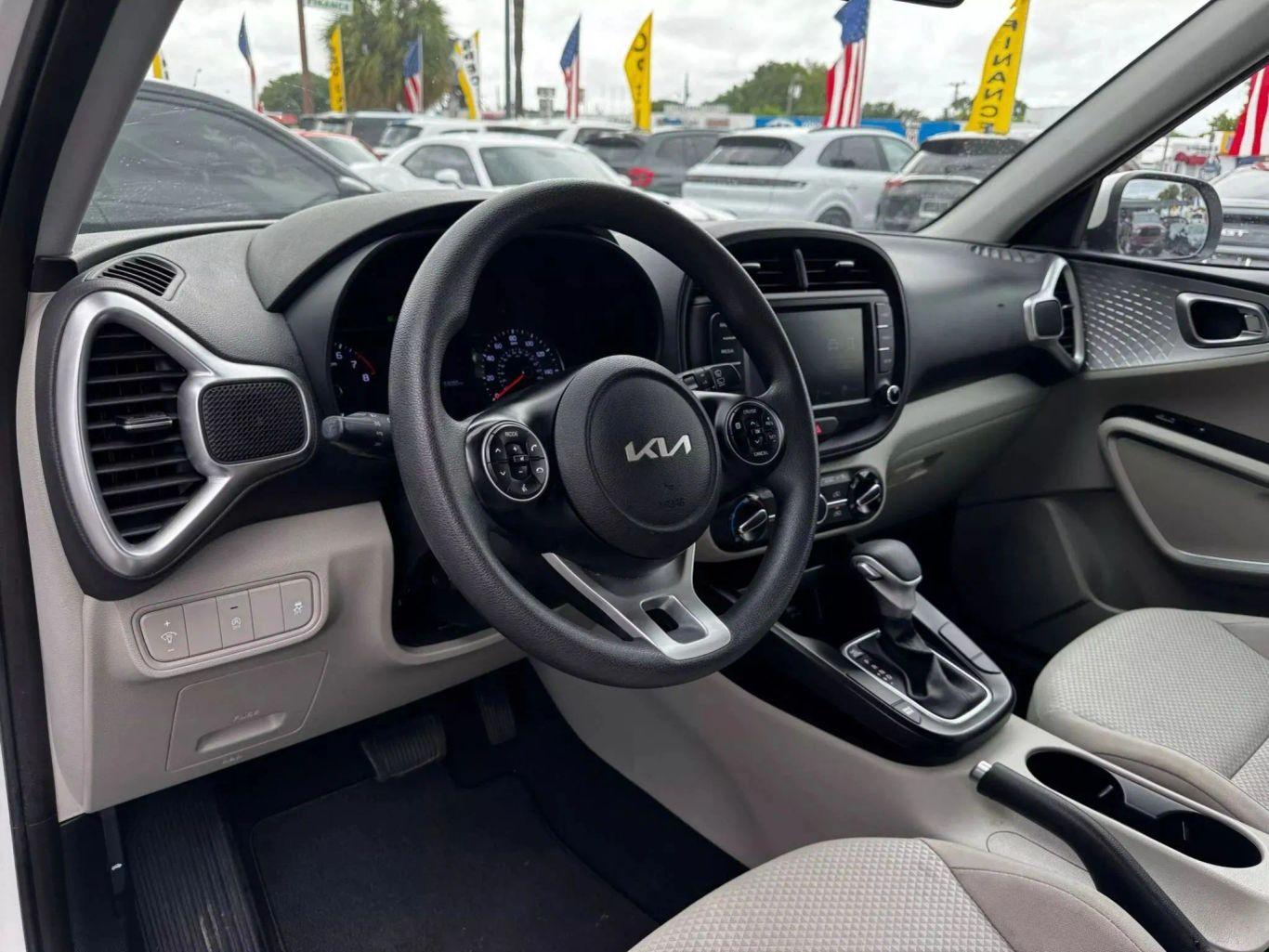 Kia Soul Lx Wagon 4D - Thumbnail 17