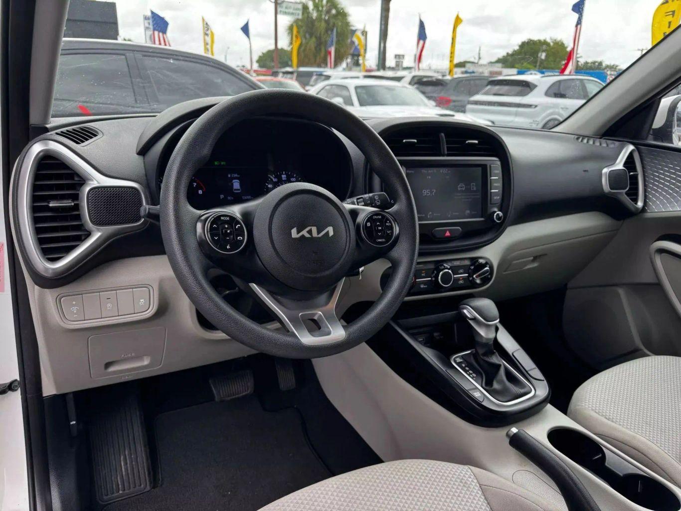 Kia Soul Lx Wagon 4D - Thumbnail 18