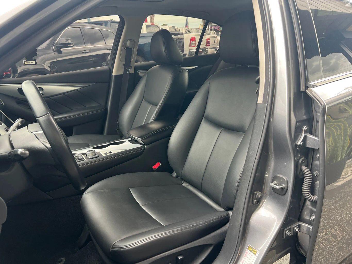 Infiniti Q50 Luxe Sedan 4D - Thumbnail 11