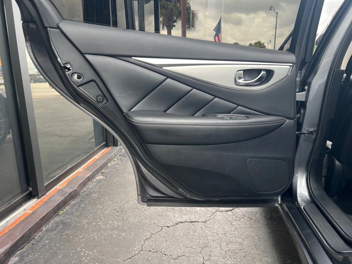 Infiniti Q50 Luxe Sedan 4D - Thumbnail 17