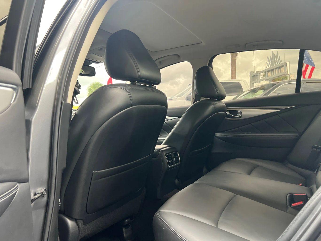 Infiniti Q50 Luxe Sedan 4D - Thumbnail 18