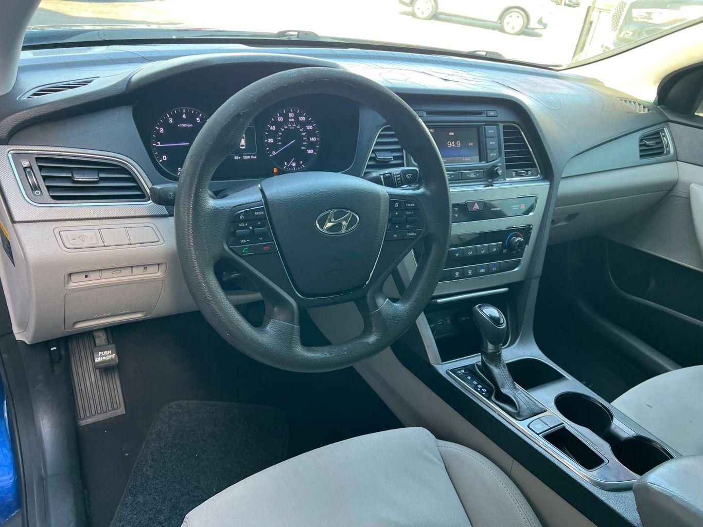 Hyundai Sonata Se Sedan 4D - Thumbnail 16