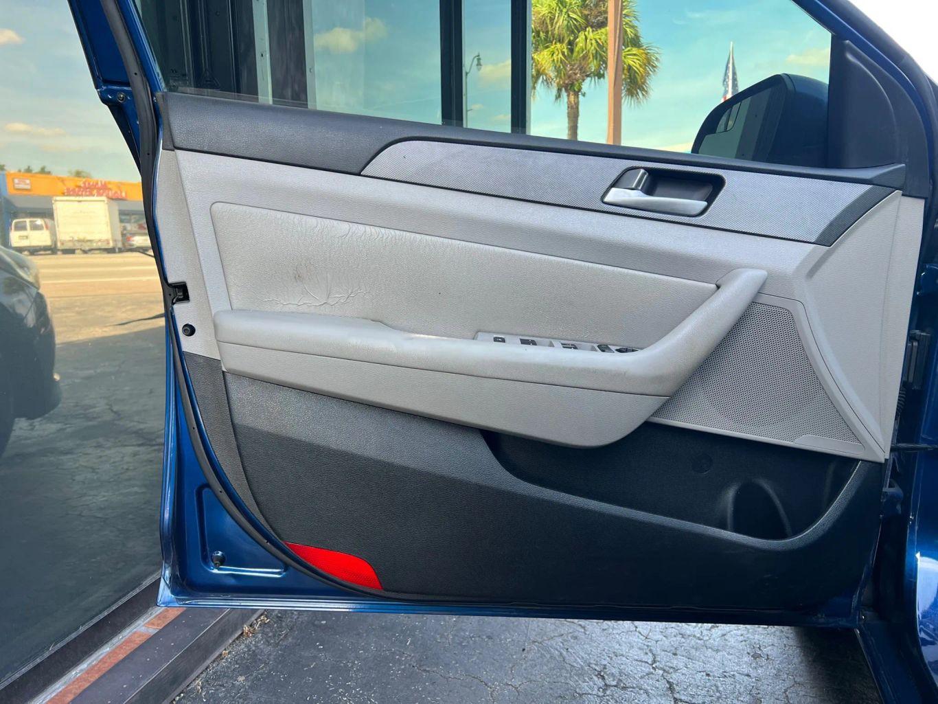 Hyundai Sonata Se Sedan 4D - Thumbnail 11