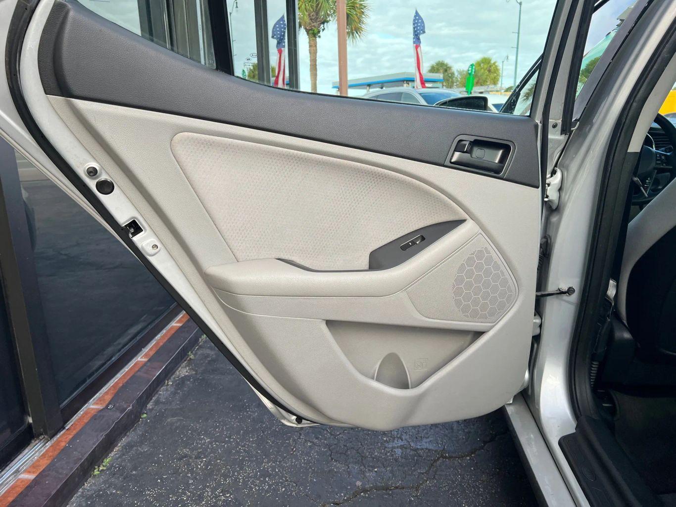 Kia Optima Lx Sedan 4D - Thumbnail 18