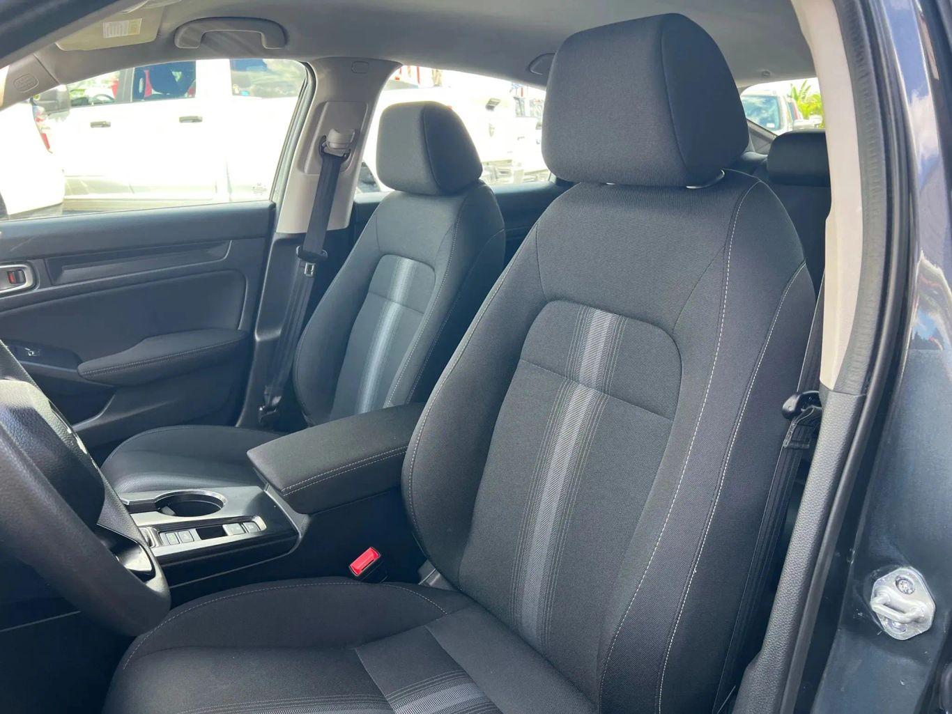 Honda Civic Lx Hatchback 4D - Thumbnail 13