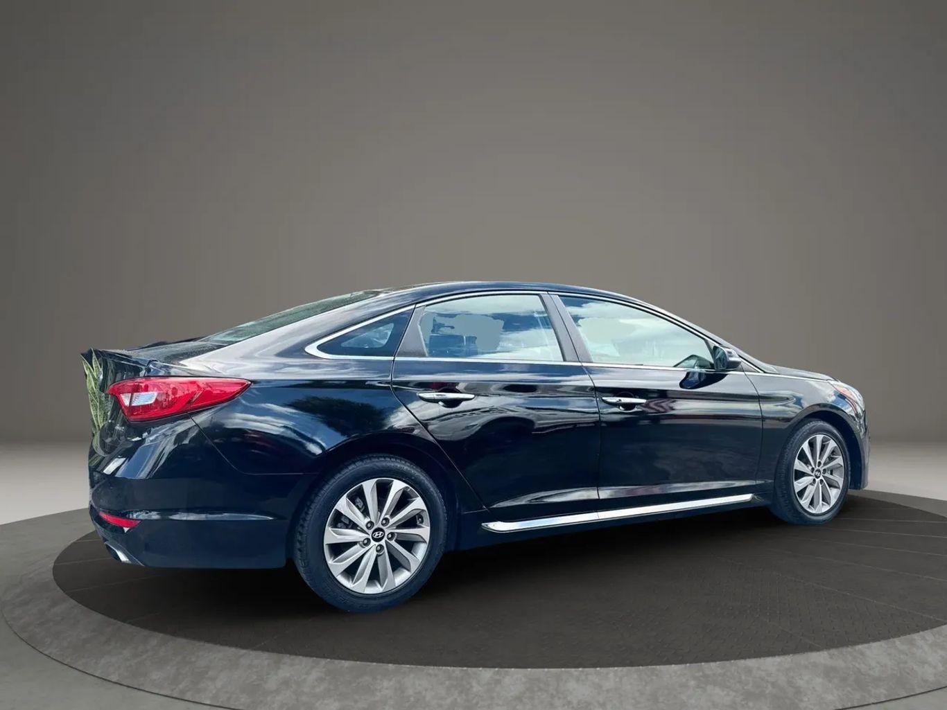 Hyundai Sonata Sport Sedan 4D - Thumbnail 16