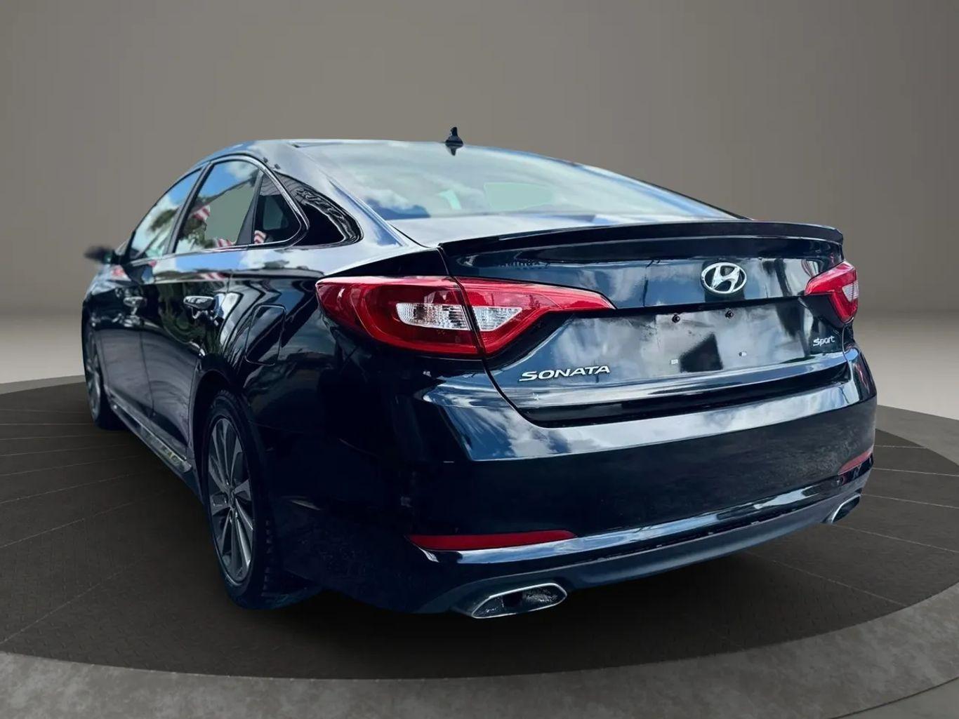 Hyundai Sonata Sport Sedan 4D - Thumbnail 10
