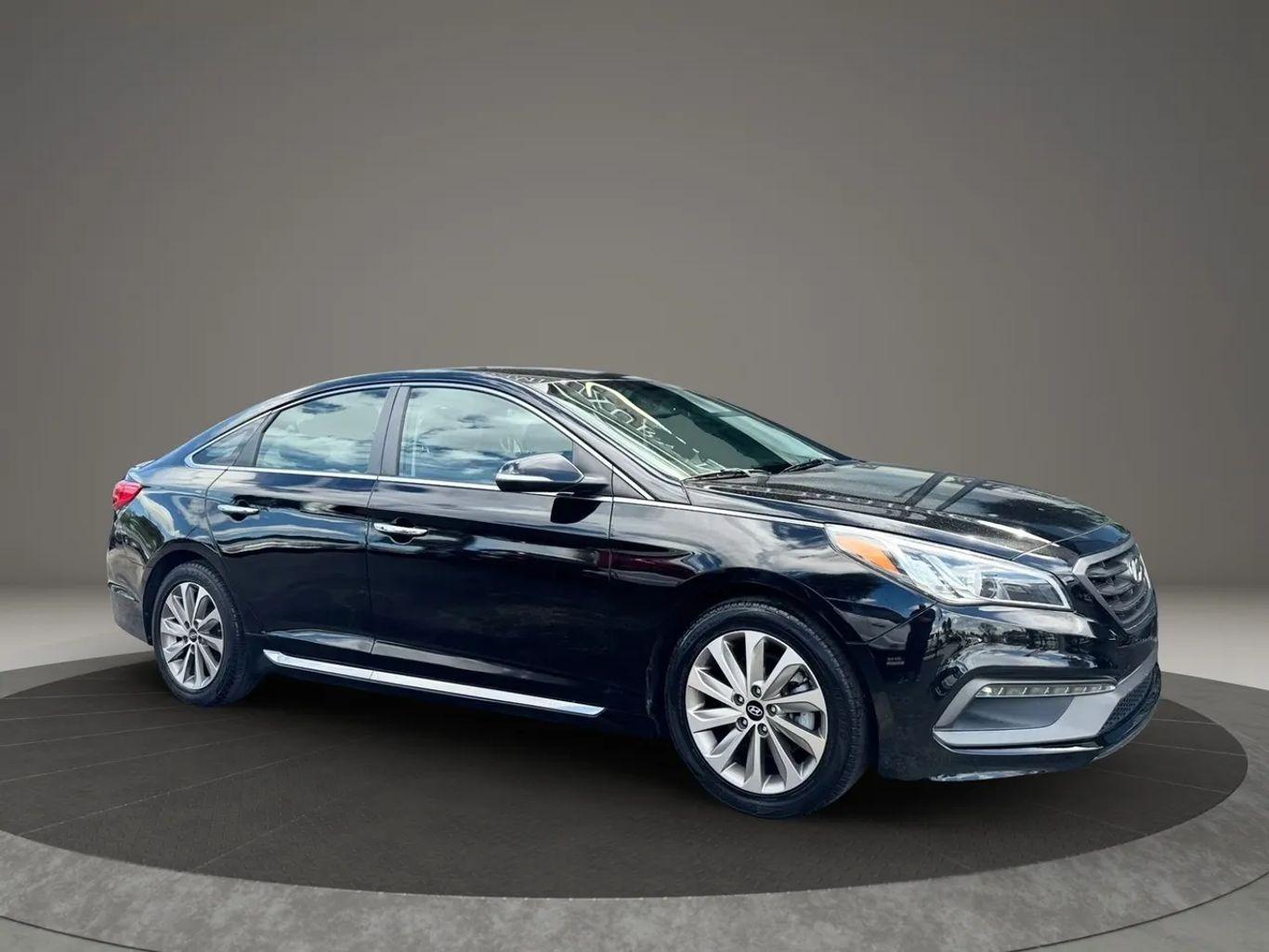 Hyundai Sonata Sport Sedan 4D - Thumbnail 3