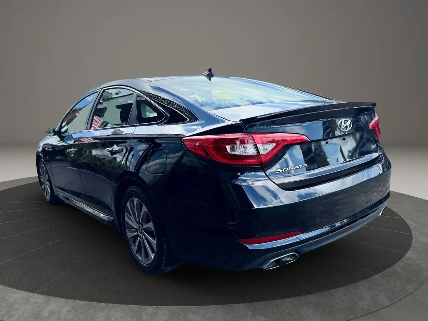 Hyundai Sonata Sport Sedan 4D - Thumbnail 9