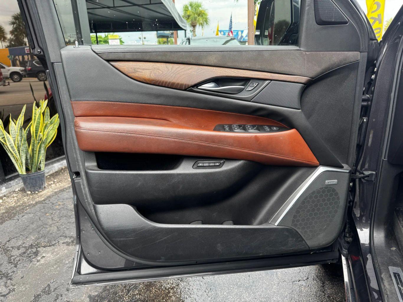 Cadillac Escalade Premium Sport Utility 4D - Thumbnail 11