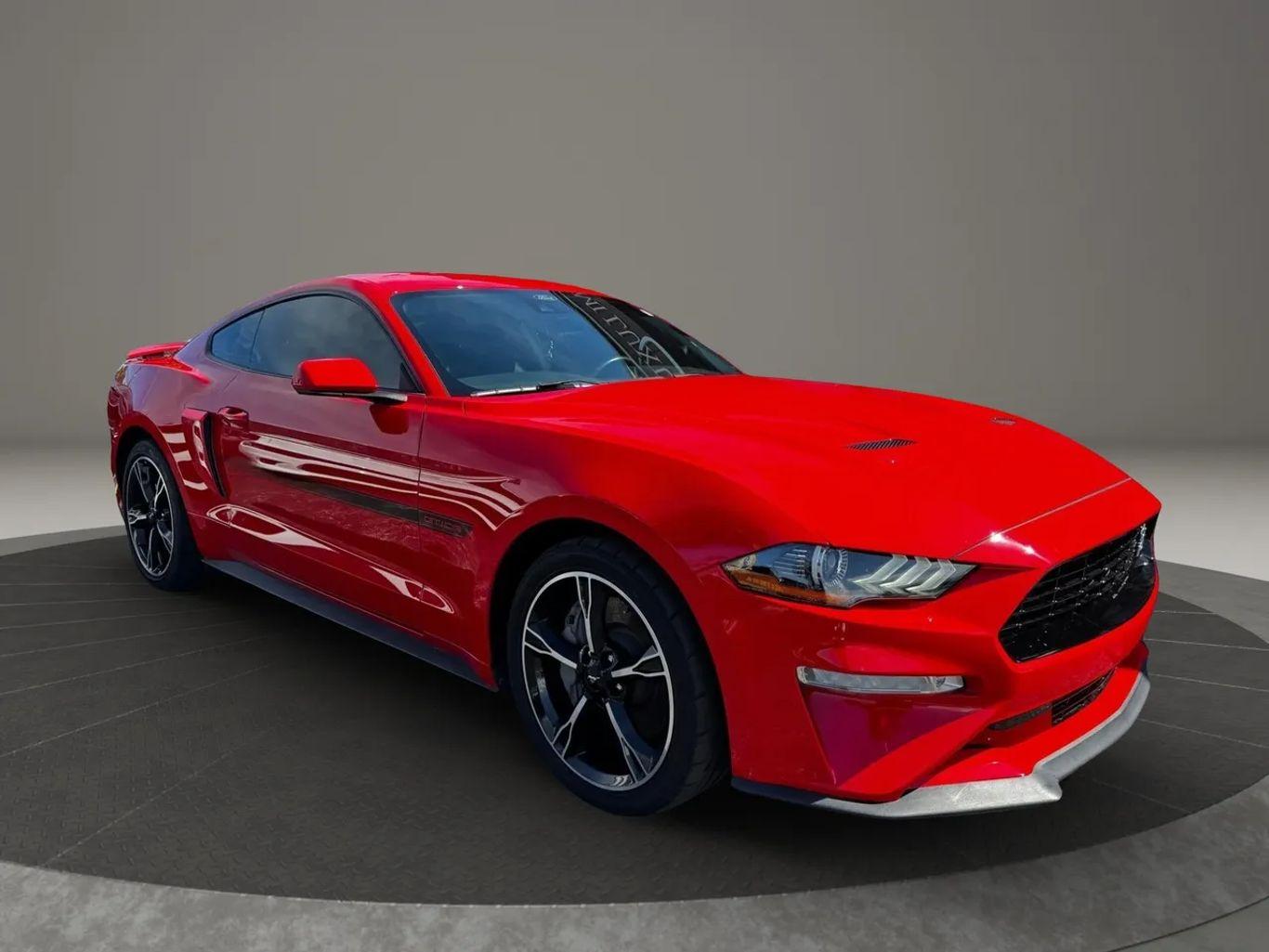Ford Mustang Gt Premium Coupe 2D - Thumbnail 4