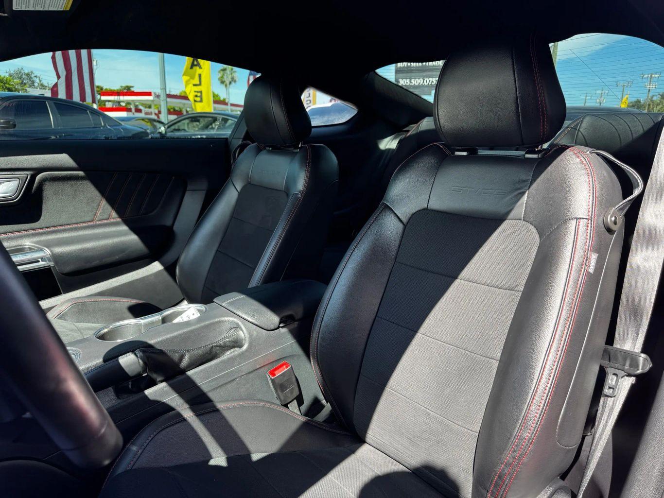 Ford Mustang Gt Premium Coupe 2D - Thumbnail 15