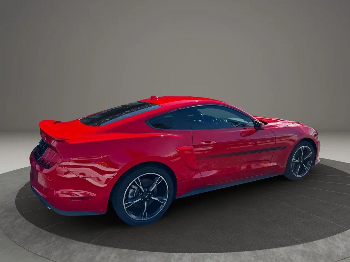Ford Mustang Gt Premium Coupe 2D - Thumbnail 11