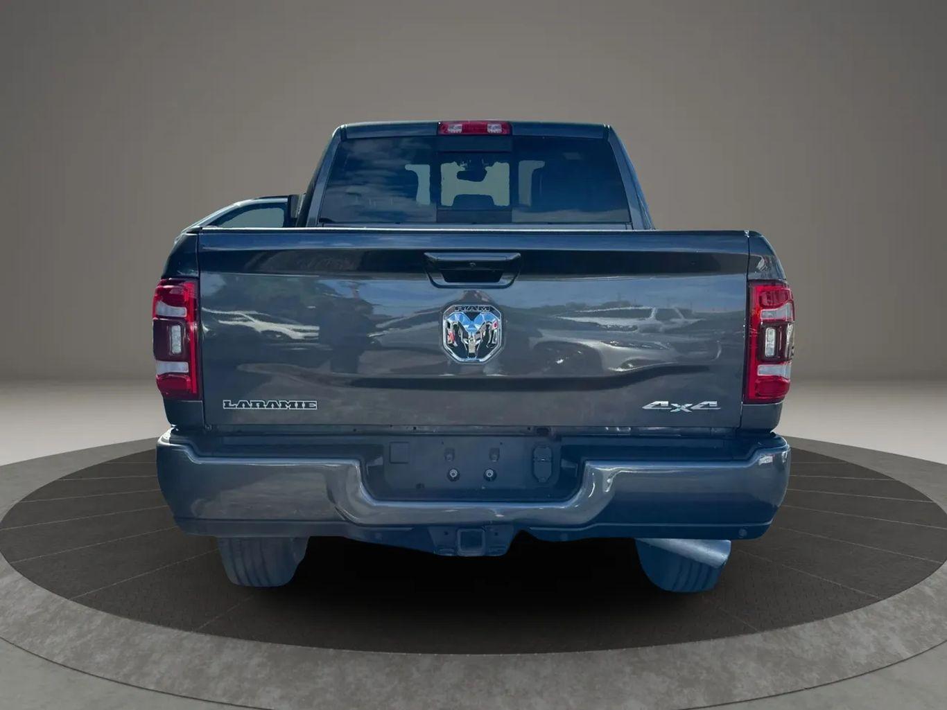 Ram 2500 Crew Cab Laramie Pickup 4D 6 1/3 Ft - Thumbnail 10