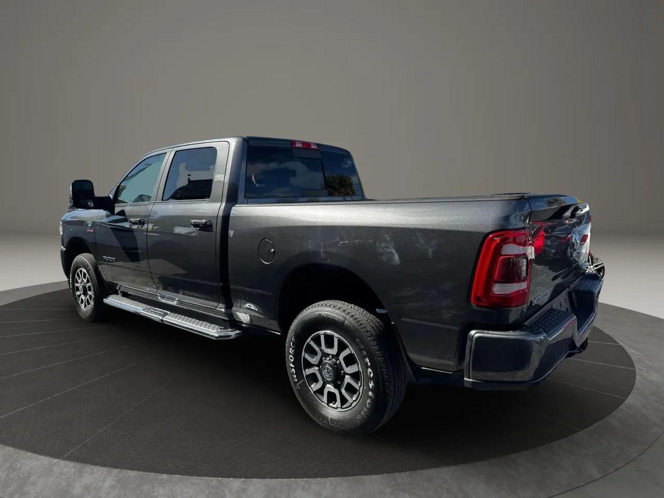 Ram 2500 Crew Cab Laramie Pickup 4D 6 1/3 Ft - Thumbnail 9