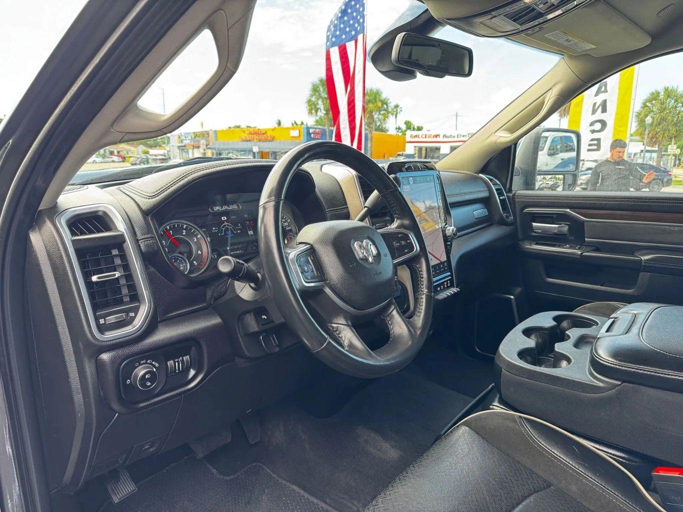 Ram 2500 Crew Cab Laramie Pickup 4D 6 1/3 Ft - Thumbnail 16