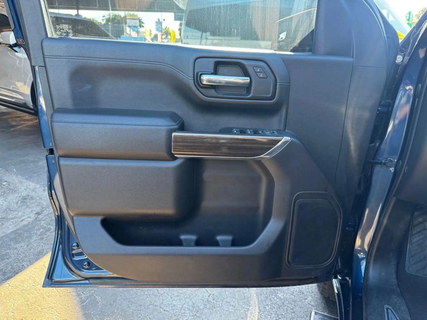 Chevrolet Silverado 1500 Crew Cab Rst Pickup 4D 5 3/4 Ft - Thumbnail 12