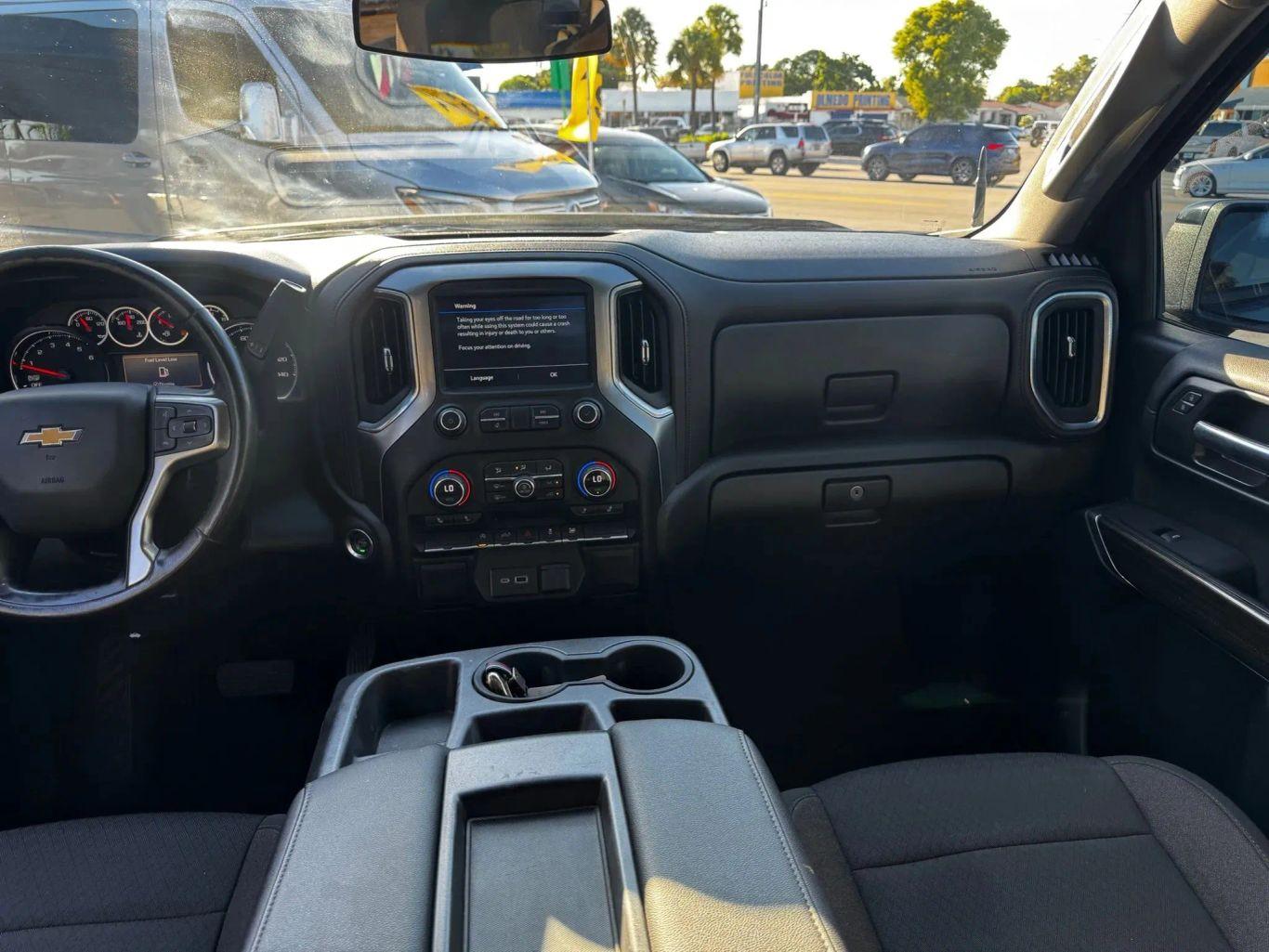 Chevrolet Silverado 1500 Crew Cab Rst Pickup 4D 5 3/4 Ft - Thumbnail 19