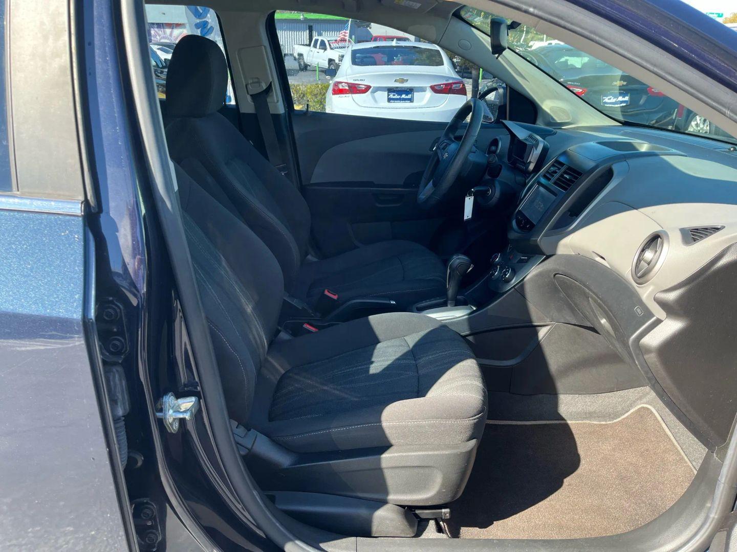 Chevrolet Sonic Lt - View 1