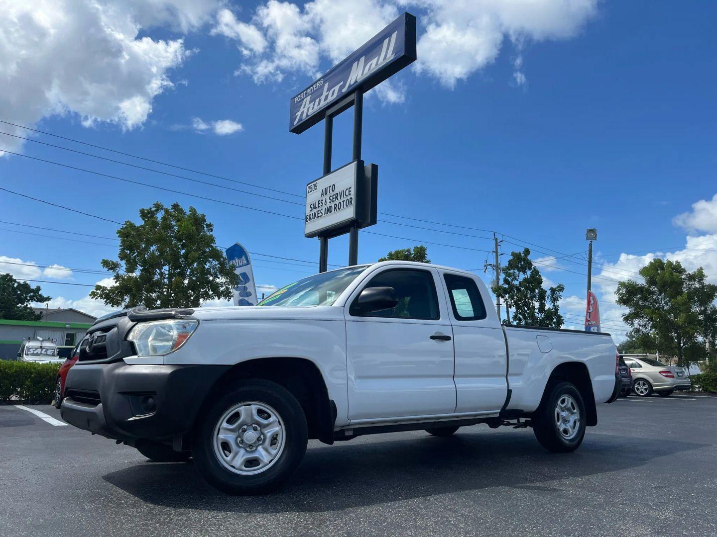 Toyota Tacoma - Thumbnail 4