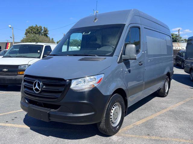 Mercedes-Benz Sprinter 2500 Crew - View 1