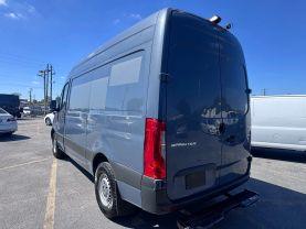 Mercedes-Benz Sprinter 2500 Crew - Thumbnail 8