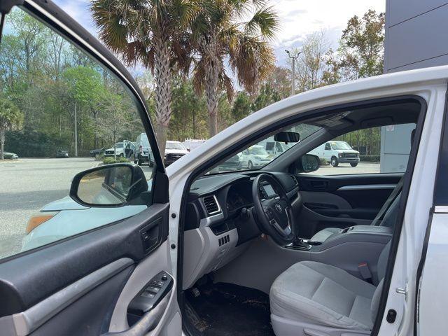 Toyota Highlander - Thumbnail 9