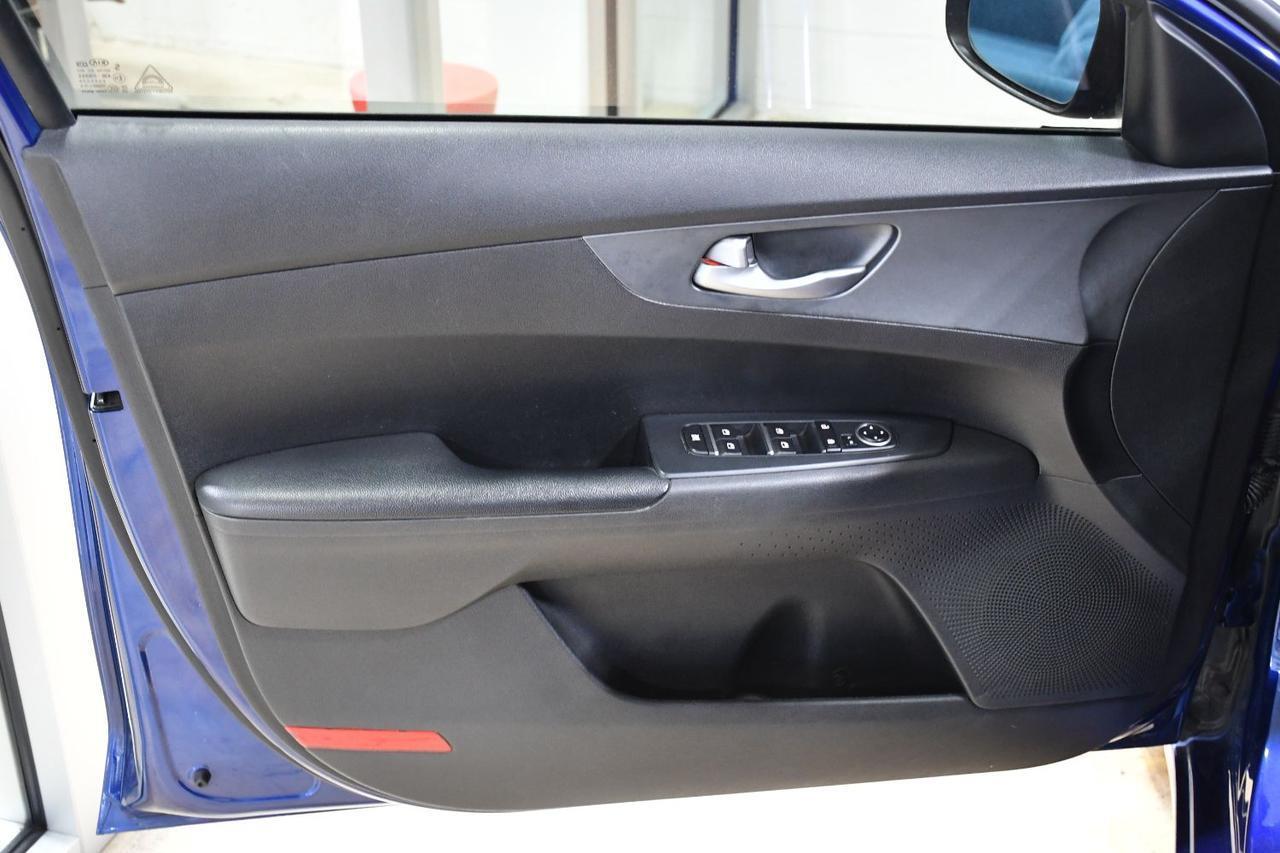 Kia Forte - Thumbnail 16