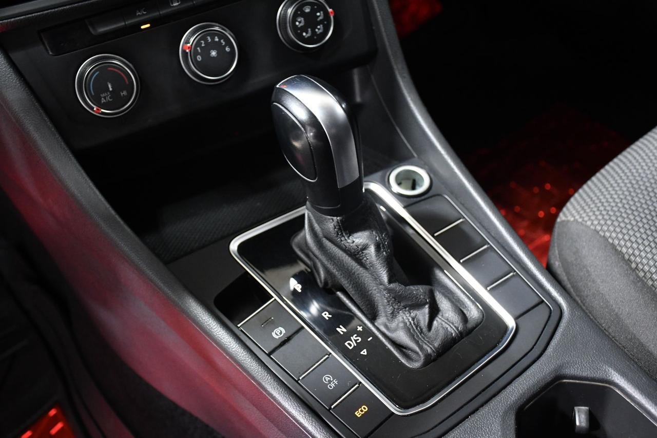 Volkswagen Jetta - Thumbnail 12